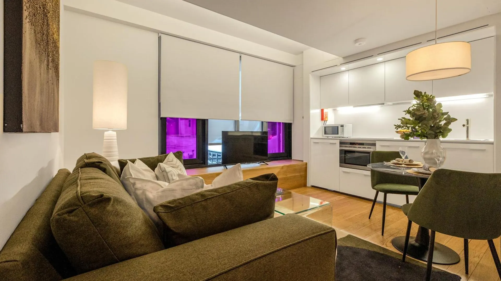 Tower Of London - Your Apartment 0*,
