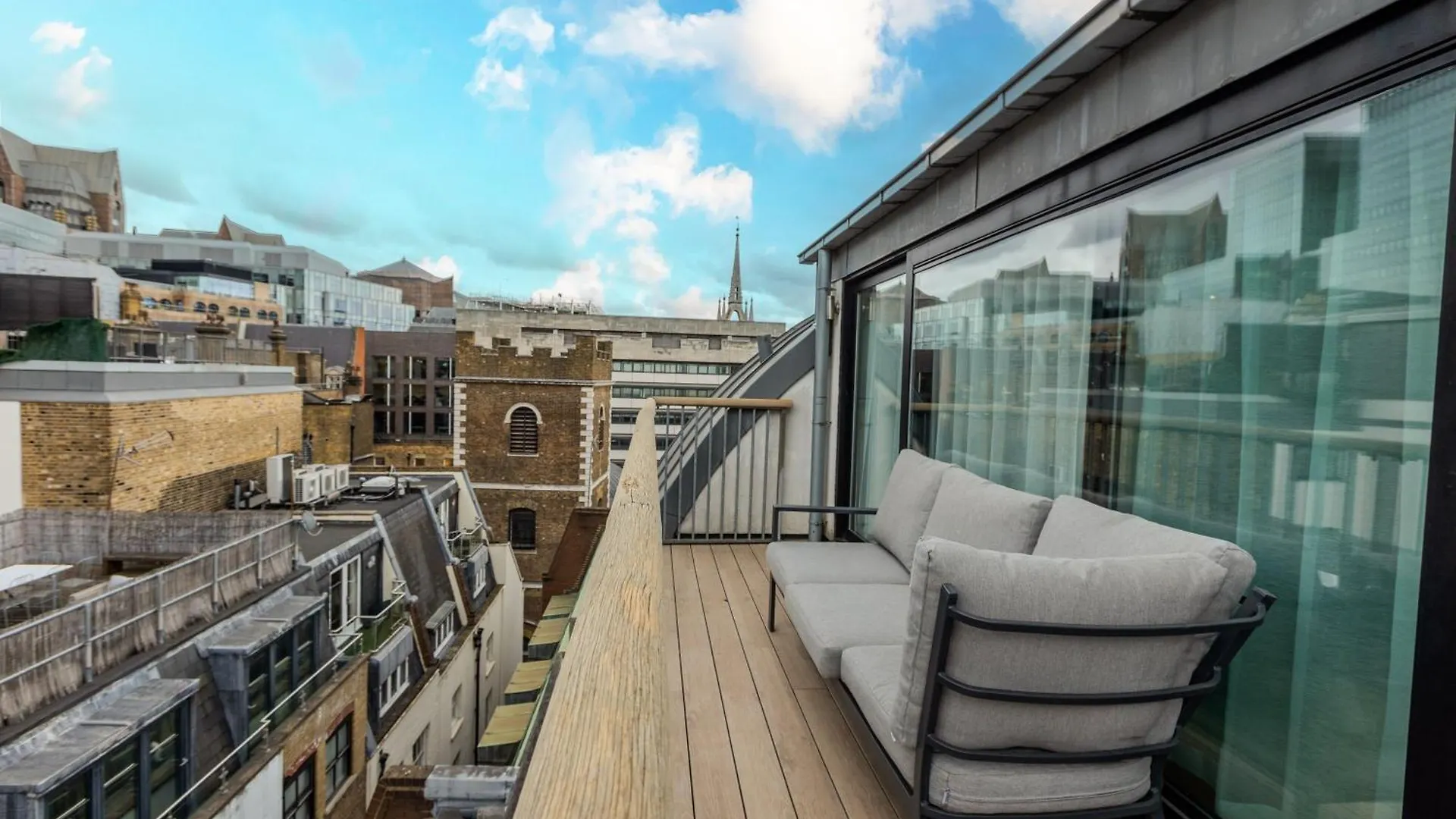 Tower Of London - Your Apartment location
